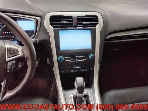 Used 2015 Ford Fusion SE FWD image 12