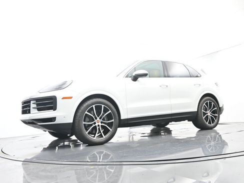 Certified 2026 Porsche Cayenne AWD/4WD image 43