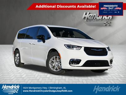 New 2026 Chrysler Pacifica Select