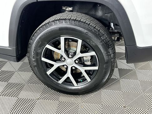 Certified 2025 Jeep Grand Cherokee Limited image 42