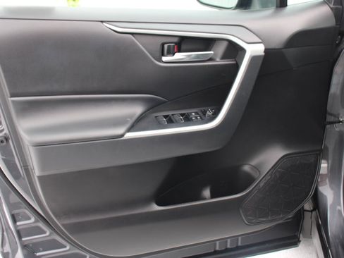 Certified 2022 Toyota RAV4 XLE image 10