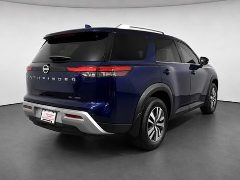 Used 2022 Nissan Pathfinder SL w/ SL Black Package AWD/4WD image 4