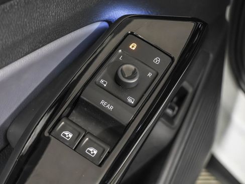 Used 2023 Volkswagen ID.4 Pro S Plus image 35