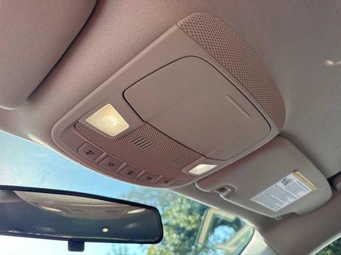 Used 2017 Ford Fusion SE w/ Fusion SE Technology Package FWD image 13