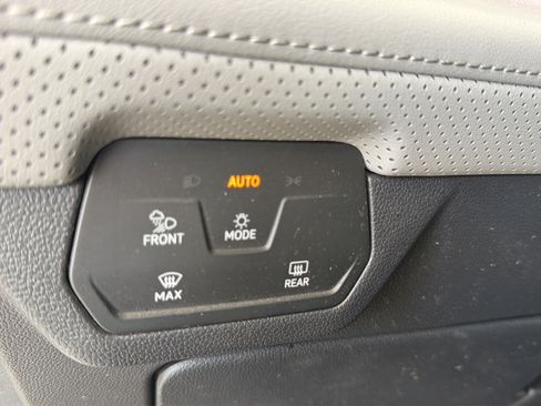 Used 2025 Volkswagen Atlas Peak Edition SE AWD/4WD image 24