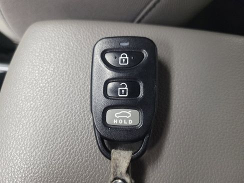 Used 2017 Hyundai Elantra SE image 32