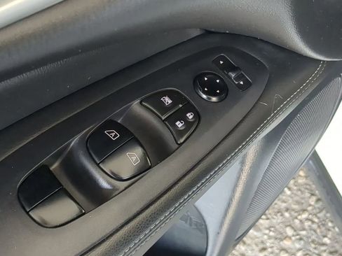 Used 2020 Nissan Pathfinder SV image 26