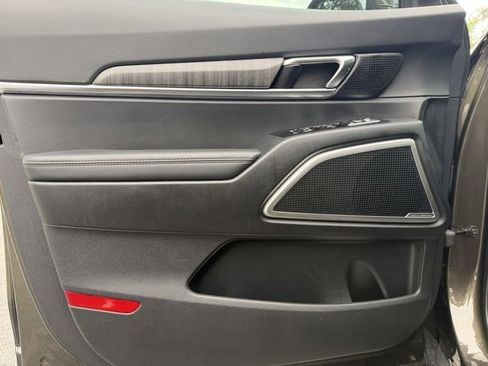 Certified 2025 Kia Telluride EX w/ EX Captain's Chair Package FWD image 9