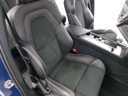 Used 2019 Volvo XC60 T6 R-Design w/ Protection Package Premier image 12