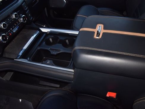 Certified 2024 Ford F250 Platinum w/ FX4 Off-Road Package image 31