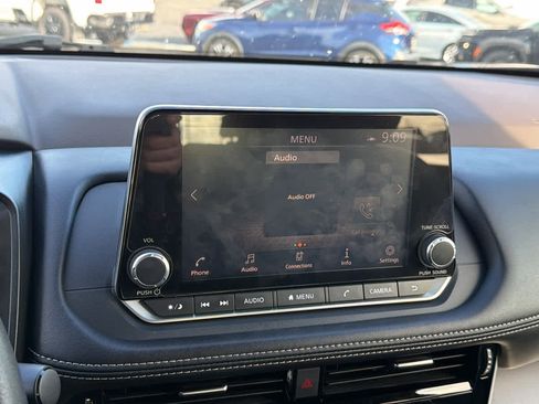 Used 2021 Nissan Rogue SV image 14