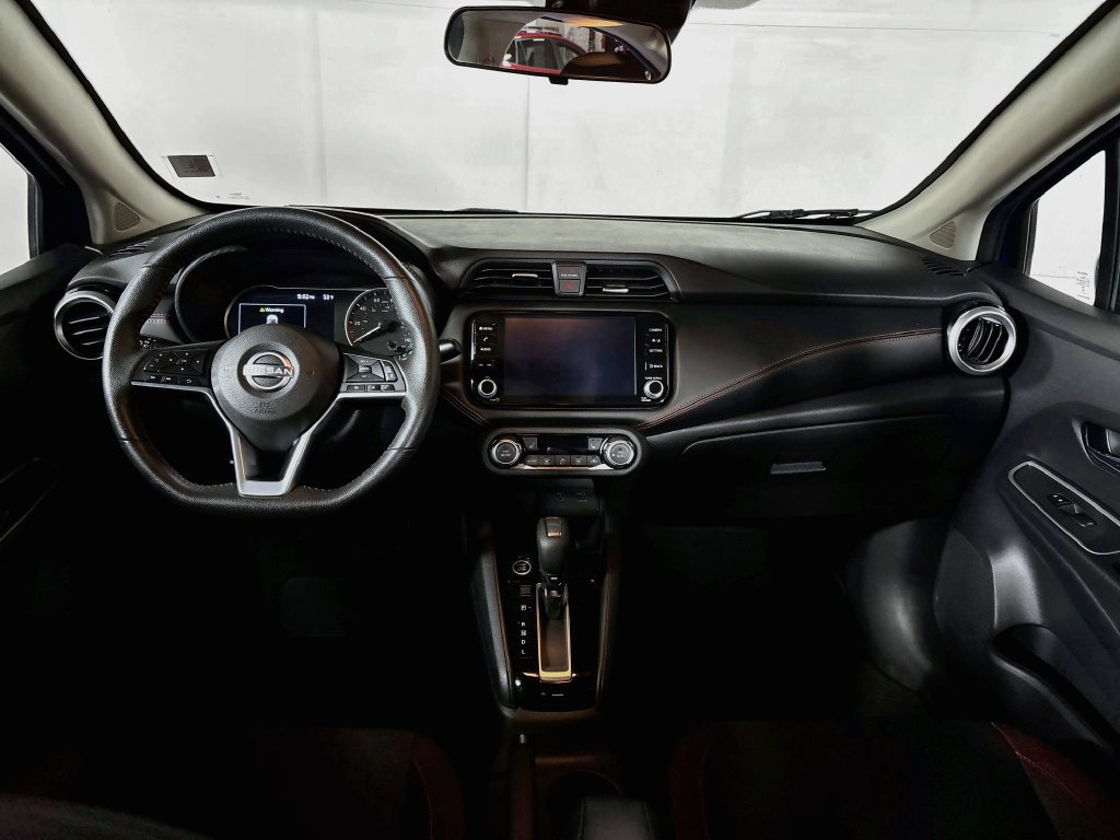 Used 2024 Nissan Versa SR FWD image 12
