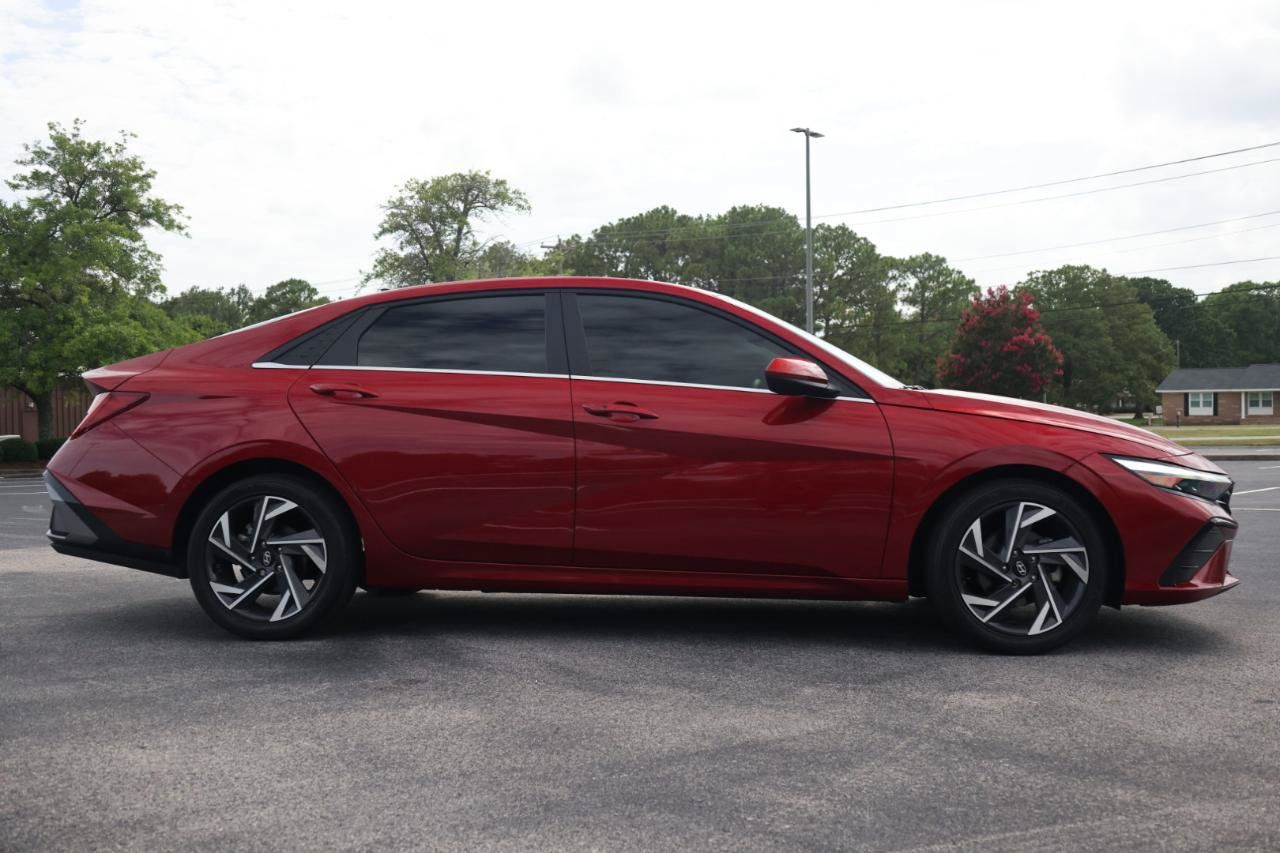 Used 2024 Hyundai Elantra SEL w/ Convenience Package FWD image 6