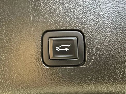 Used 2020 Chevrolet Traverse LT AWD/4WD image 28