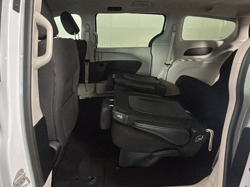 Used 2023 Chrysler Voyager LX FWD image 29