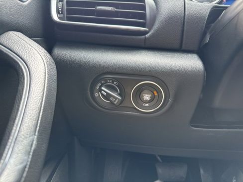 Used 2018 Maserati Levante image 17