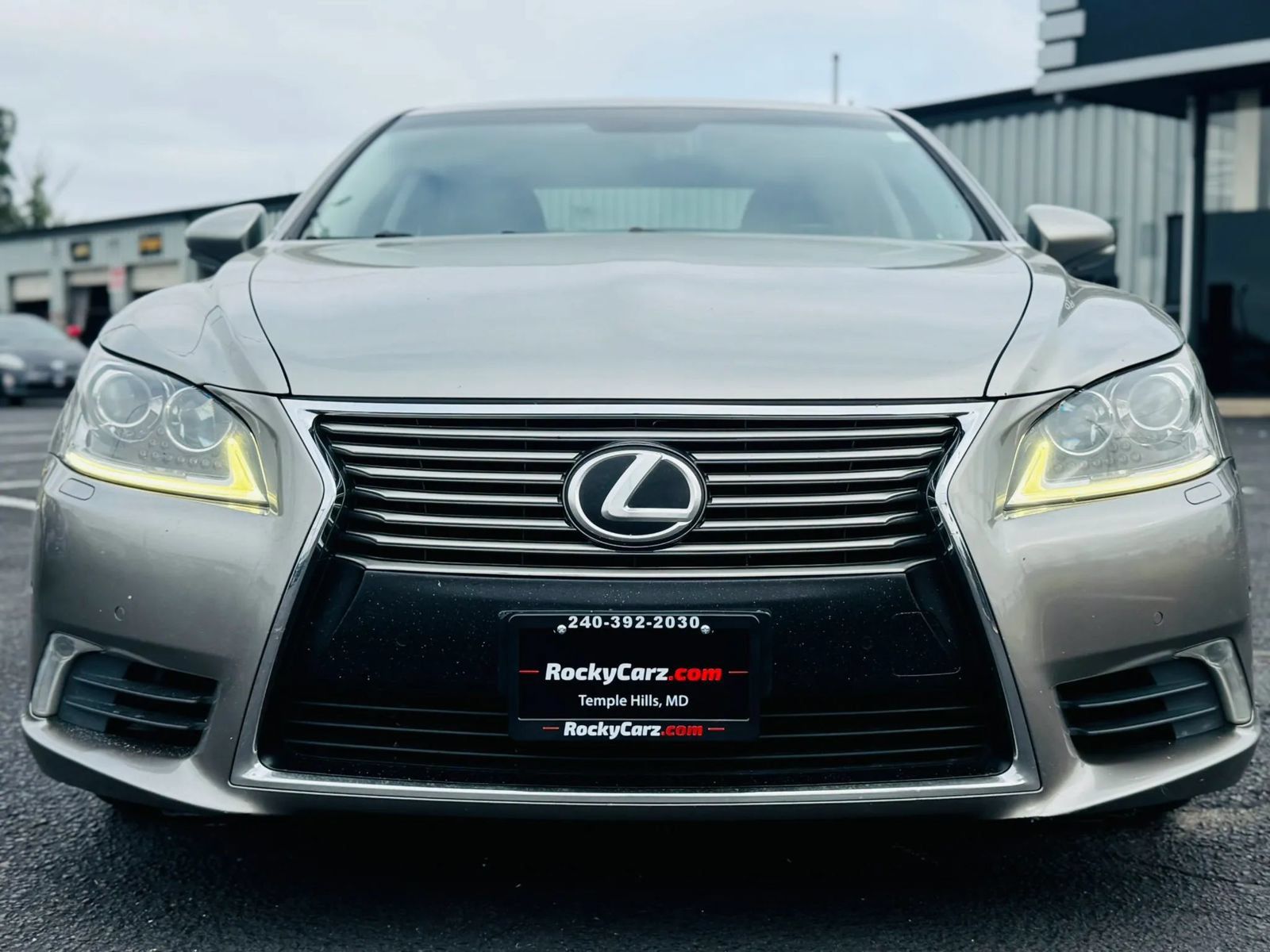 Used 2016 Lexus LS 460 AWD image 2
