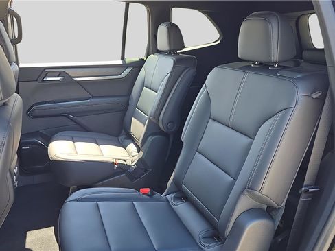 Used 2026 GMC Acadia Elevation w/ Elevation Premium Package FWD image 15