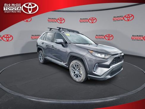 Used 2019 Toyota RAV4 LE w/ Carpet Mat Package image 2