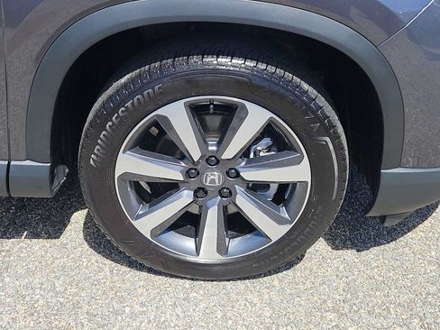 Certified 2025 Honda Pilot Touring image 10
