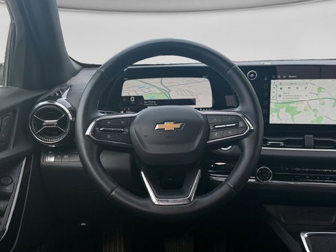 Used 2025 Chevrolet Equinox LT FWD image 13