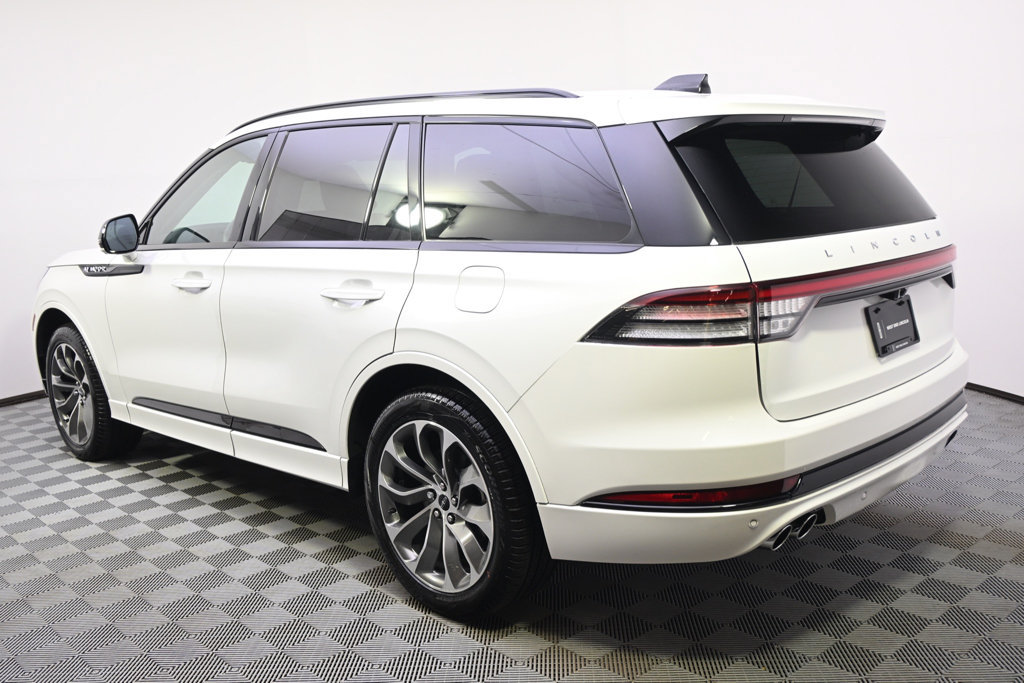 New 2026 Lincoln Aviator AWD w/ Jet Appearance Package image 3