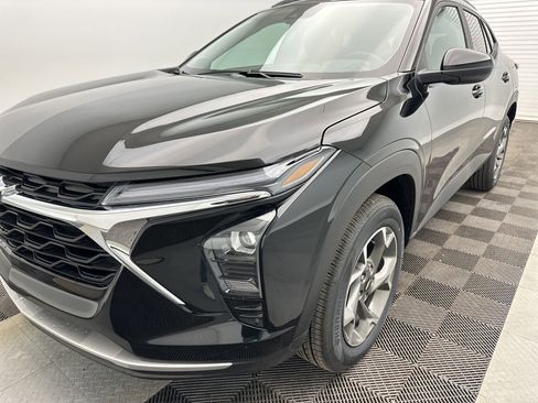 New 2026 Chevrolet Trax LT w/ Sunroof Package FWD image 19