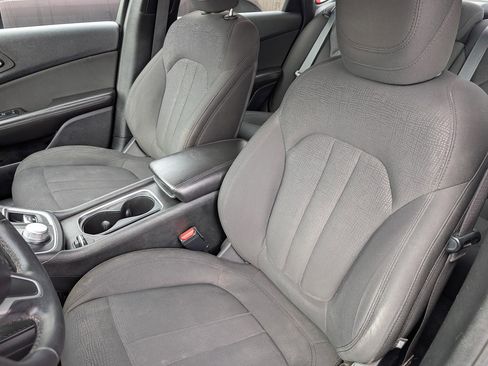 Used 2015 Chrysler 200 Limited w/ Convenience Group image 6