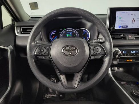 Used 2025 Toyota RAV4 XLE AWD/4WD image 18