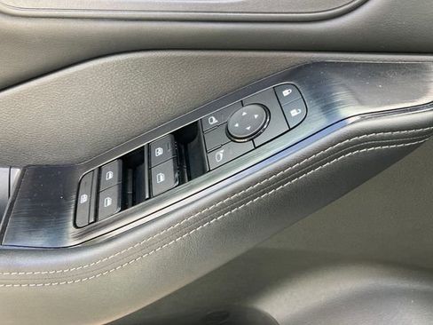 Used 2025 Nissan Rogue SV AWD/4WD image 12