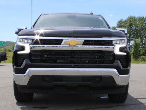 Used 2023 Chevrolet Silverado 1500 LT AWD/4WD image 3
