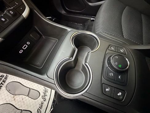 Used 2022 GMC Terrain SLE w/ Driver Convenience Package image 19