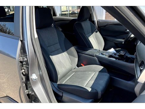 Used 2024 Nissan Rogue SV image 8