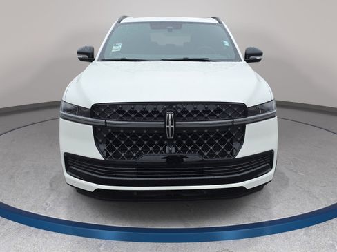 New 2026 Lincoln Navigator L Reserve w/ Jet Appearance Package AWD/4WD image 2
