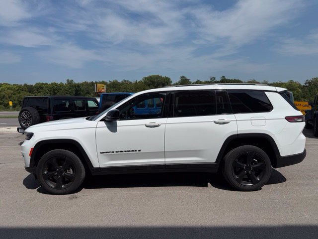 Used 2023 Jeep Grand Cherokee L Altitude AWD/4WD image 5