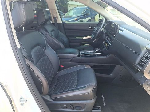 Used 2023 Nissan Pathfinder Platinum w/ Cargo Package AWD/4WD image 21