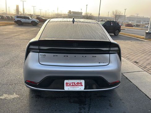 New 2025 Toyota Prius Plug-In Hybrid image 4