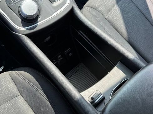 Used 2017 Chrysler 200 LX FWD image 18