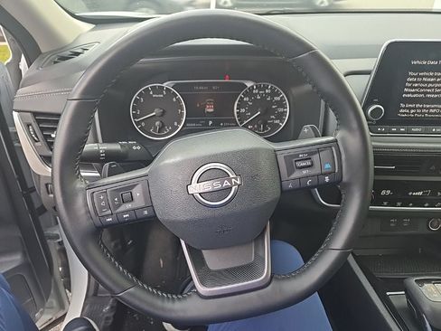 Used 2025 Nissan Rogue SV AWD/4WD image 5