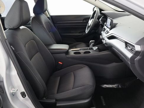 Used 2024 Nissan Altima 2.5 S FWD image 17