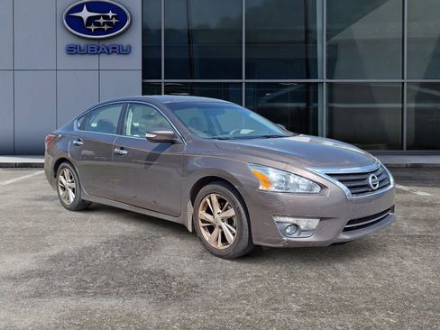 Used 2013 Nissan Altima 2.5 SV w/ 2.5SV Convenience Pkg image 2