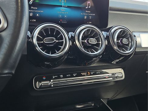 Used 2023 Mercedes-Benz GLB 250 image 17