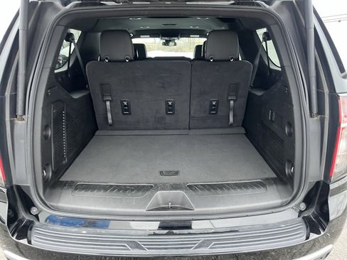 Used 2024 Chevrolet Suburban LT image 30