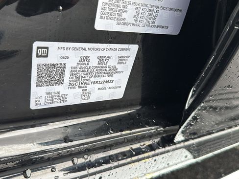 Used 2025 Chevrolet Silverado 2500 LT w/ Convenience Package image 38