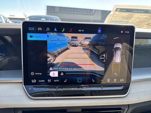 New 2025 Volkswagen Tiguan SE image 19