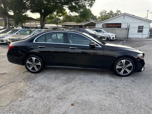 Used 2018 Mercedes-Benz E 300 4MATIC w/ Premium 1 Package image 4