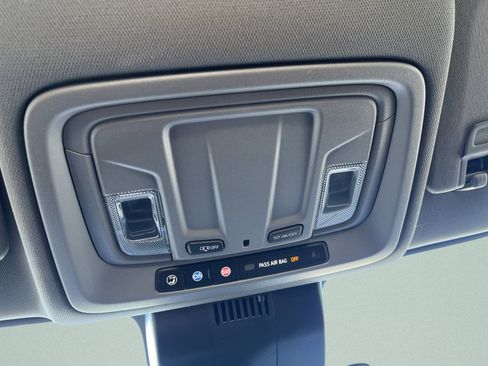 Used 2024 Chevrolet Silverado 1500 LT image 17