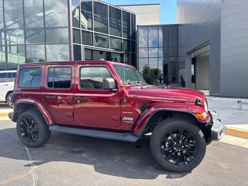 Used 2021 Jeep Wrangler Unlimited Sahara w/ Cold Weather Group AWD/4WD image 3