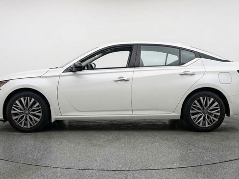 Used 2025 Nissan Altima 2.5 SV FWD image 5