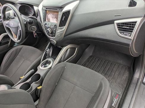 Used 2016 Hyundai Veloster image 17